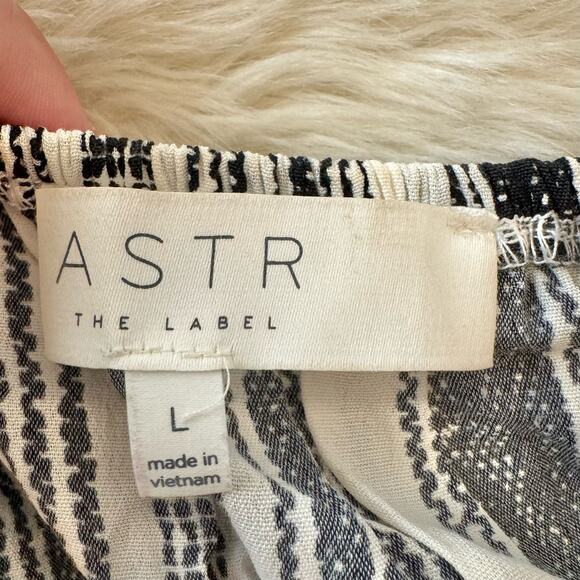 ASTR The Label Off Shoulder Stripe Crop Top Size Large NWT - Picture 6 of 11